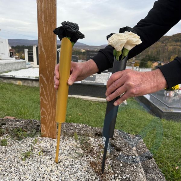 Grab Vasen aus Edelstahl